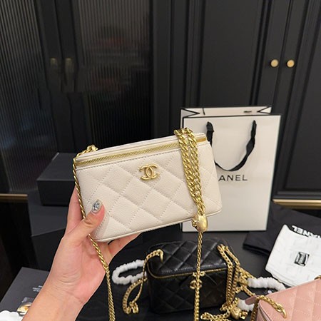 シャネル chanel クロスボディ サフィアーノレザー かわいい コピー レデイース ファッション 通販 佐川急便 カードケース ラウンドファスナー 彼女へのプレゼント 白黒 ショルダーバッグ 安全 人気 高级 