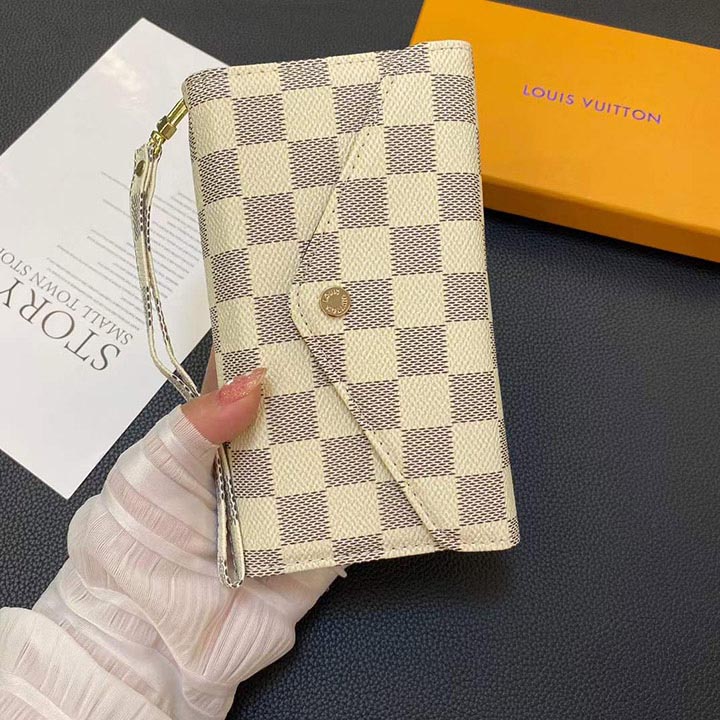 GUCCI iphone15ケースプレゼント