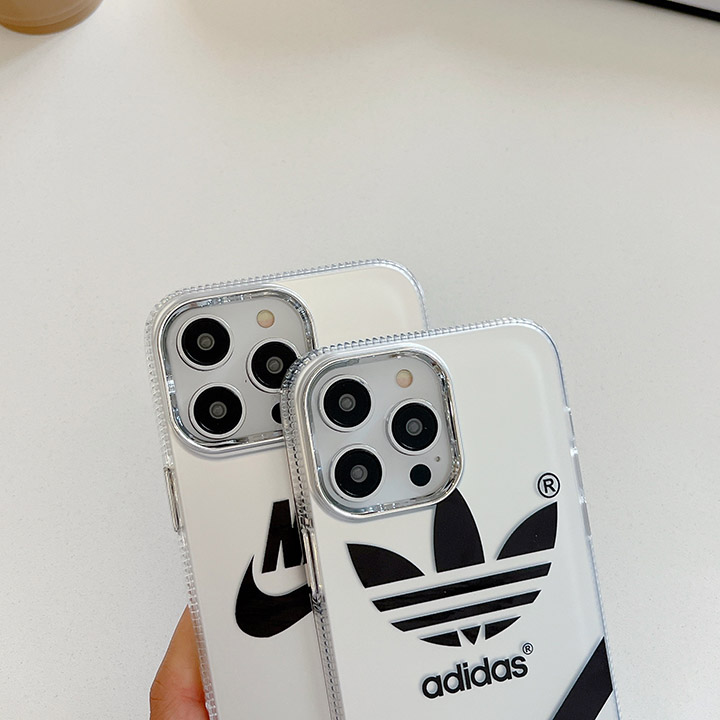 adidas iphone15ケースシルバー