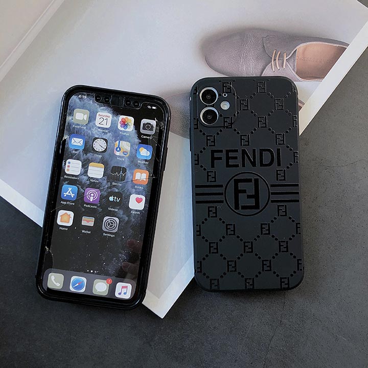 fendi iphone15カバー 黒