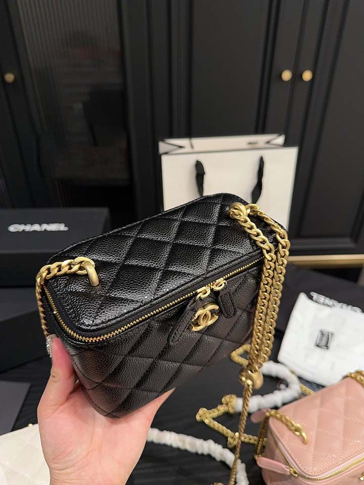 シャネル chanel クロスボディ サフィアーノレザー かわいい コピー レデイース ファッション 通販 佐川急便 カードケース ラウンドファスナー 彼女へのプレゼント 白黒 ショルダーバッグ 安全 人気 高级 