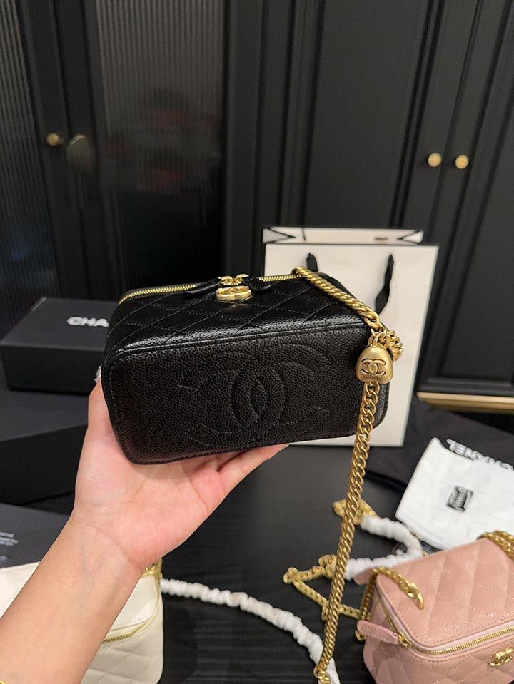 シャネル chanel クロスボディ サフィアーノレザー かわいい コピー レデイース ファッション 通販 佐川急便 カードケース ラウンドファスナー 彼女へのプレゼント 白黒 ショルダーバッグ 安全 人気 高级 