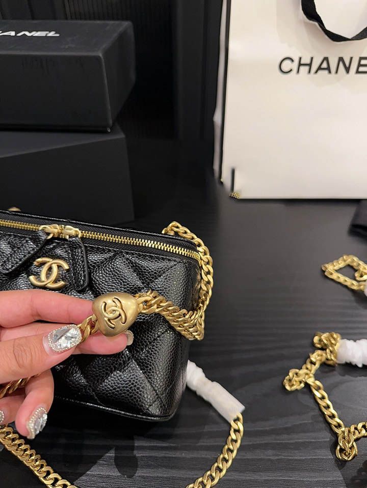 シャネル chanel クロスボディ サフィアーノレザー かわいい コピー レデイース ファッション 通販 佐川急便 カードケース ラウンドファスナー 彼女へのプレゼント 白黒 ショルダーバッグ 安全 人気 高级 