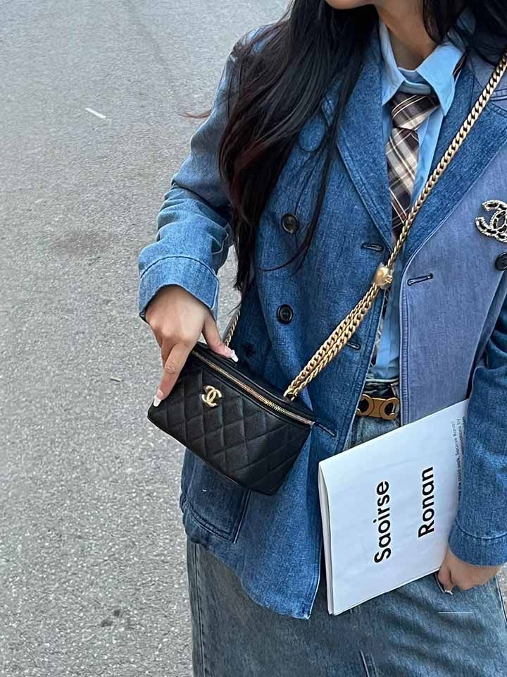 シャネル chanel クロスボディ サフィアーノレザー かわいい コピー レデイース ファッション 通販 佐川急便 カードケース ラウンドファスナー 彼女へのプレゼント 白黒 ショルダーバッグ 安全 人気 高级 