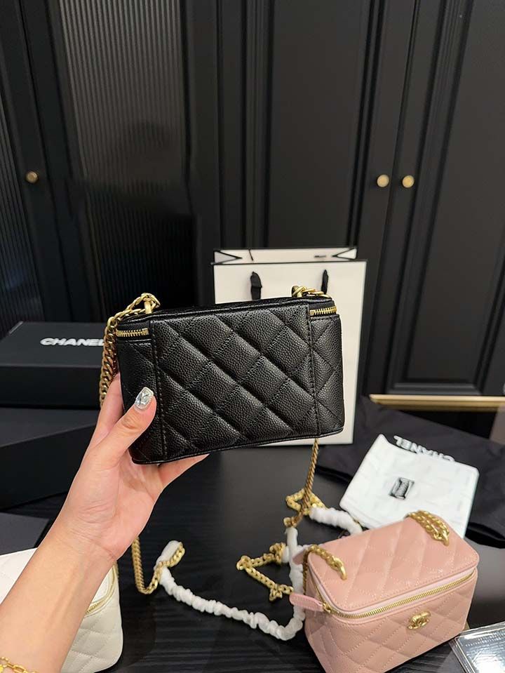 シャネル chanel クロスボディ サフィアーノレザー かわいい コピー レデイース ファッション 通販 佐川急便 カードケース ラウンドファスナー 彼女へのプレゼント 白黒 ショルダーバッグ 安全 人気 高级 